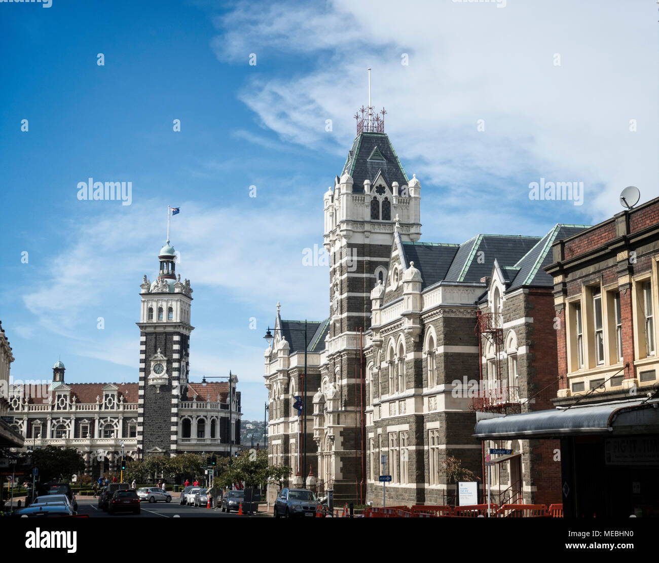 Il Dipartimento per le corti e la stazione ferroviaria, Dunedin, South Island, in Nuova Zelanda. Foto Stock