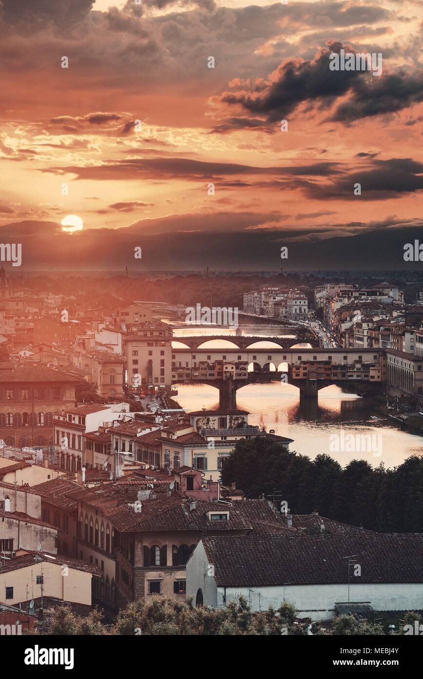 Orizzonte di Firenze vista dal Piazzale Michelangelo al tramonto Foto Stock