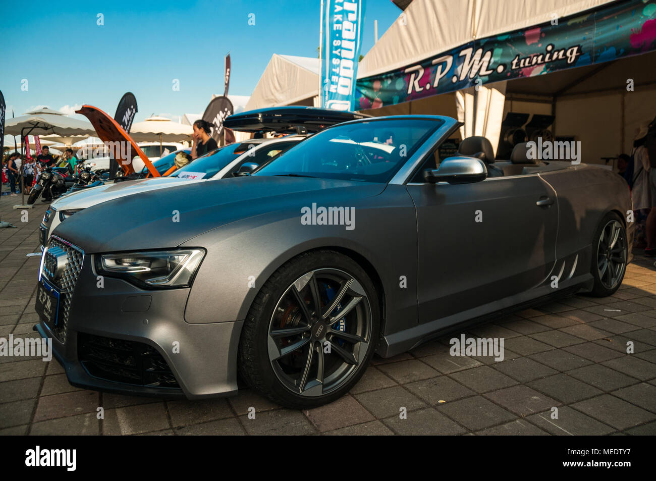Un'Audi A5 Cabriolet teste in su una linea di sintonizzato Audis visualizzati da RPM Tuning presso un Audi Sport event allo Shanghai International Circuit. Foto Stock