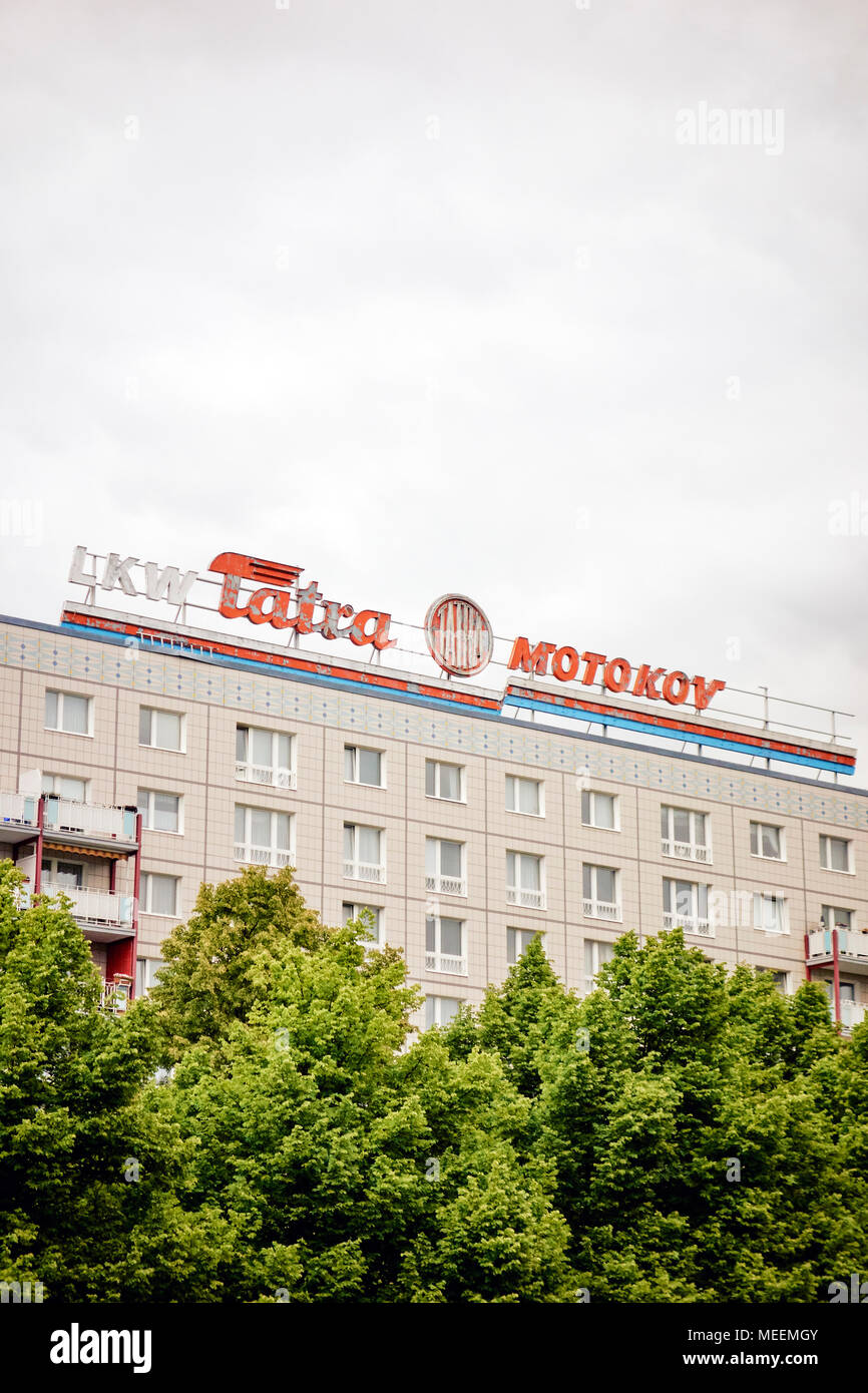 Socialiste 1950 blocchi di appartamenti sulla Karl Marx Allee boulevard di Berlino Est Germania UE. Foto Stock