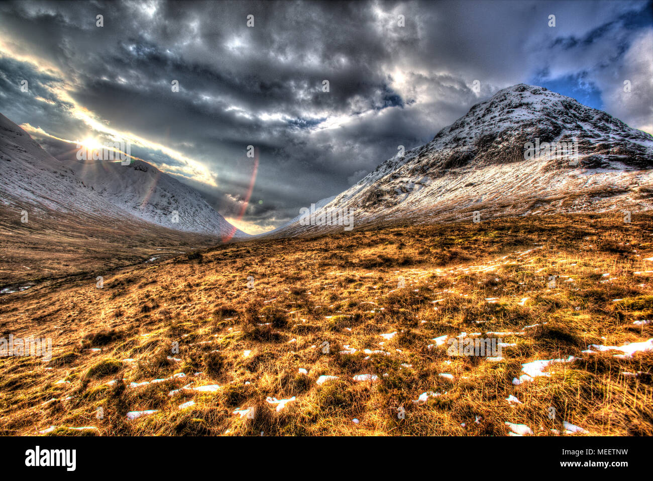 Area di Gen Coe, Scozia. Inverno artistico vista della valle di Glencoe, con Stob nan Cabar sulla destra dell'immagine. Foto Stock