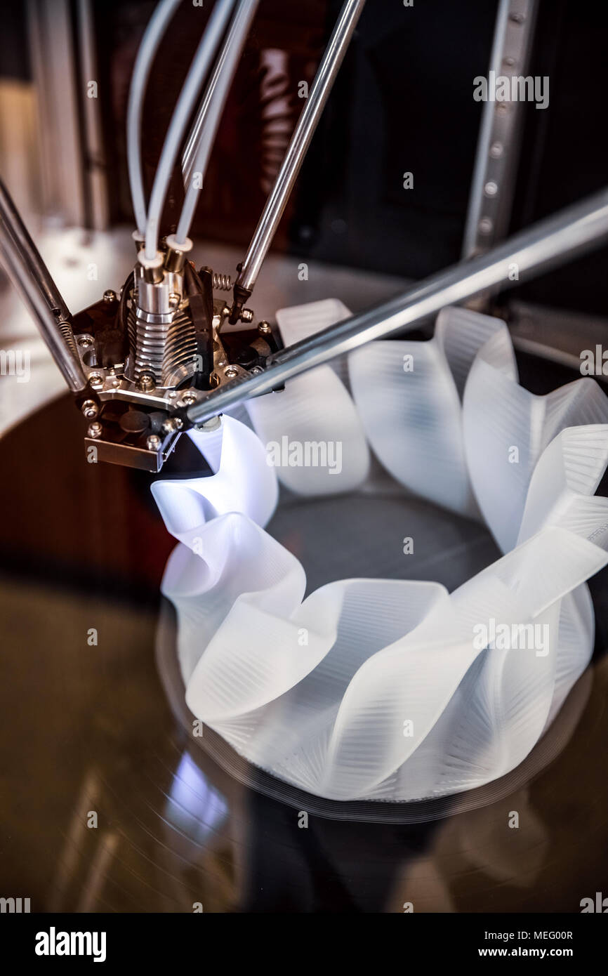 Stampante 3D stampa, noto anche come produzione additiva (AM), si riferisce a processi utilizzati per creare un oggetto tridimensionale in cui gli strati di mater Foto Stock