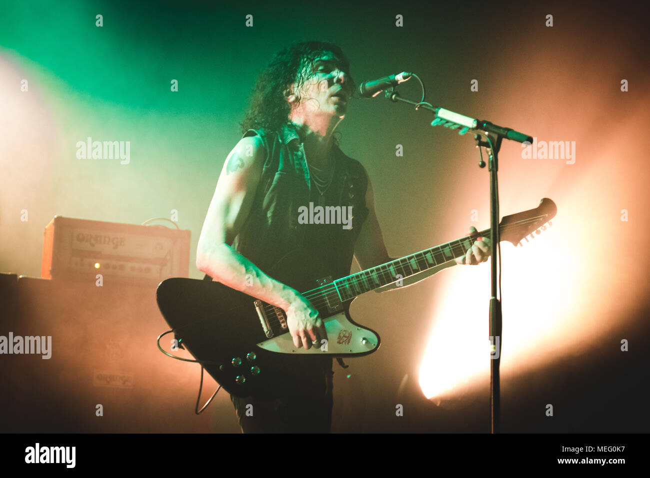 La rock band italiana la Zen Circus esecuzione dal vivo sul palco per la loro 'il fuoco in una stanza" concerto tour 2018 Foto: Alessandro Bosio Foto Stock