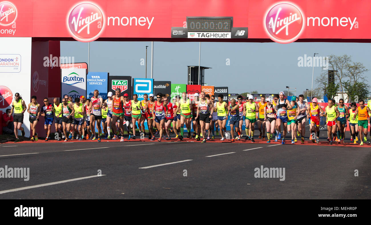 Londra, Regno Unito. 22 apr, 2018. Para-atleti competere durante la maratona di Londra 2018 a Londra, in Gran Bretagna il 22 aprile 2018. Credito: Xu Hui/Xinhua/Alamy Live News Foto Stock