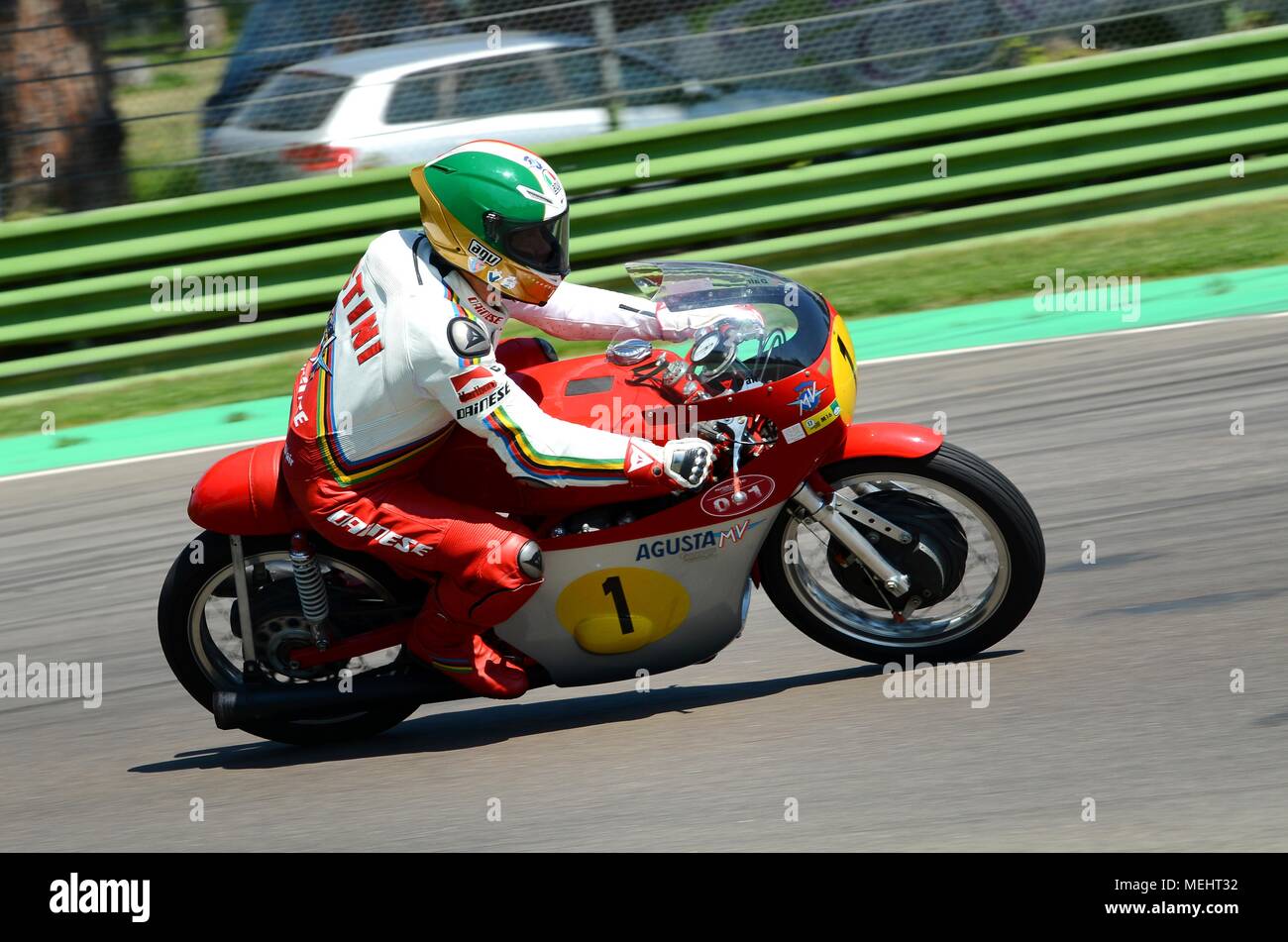 Circuito di Imola, 21 aprile 2018. Giacomo Agostini su MV Agusta durante la leggenda del motore Festival 2018 sul circuito di Imola in Italia. Credito: dan74/Alamy Live News Foto Stock