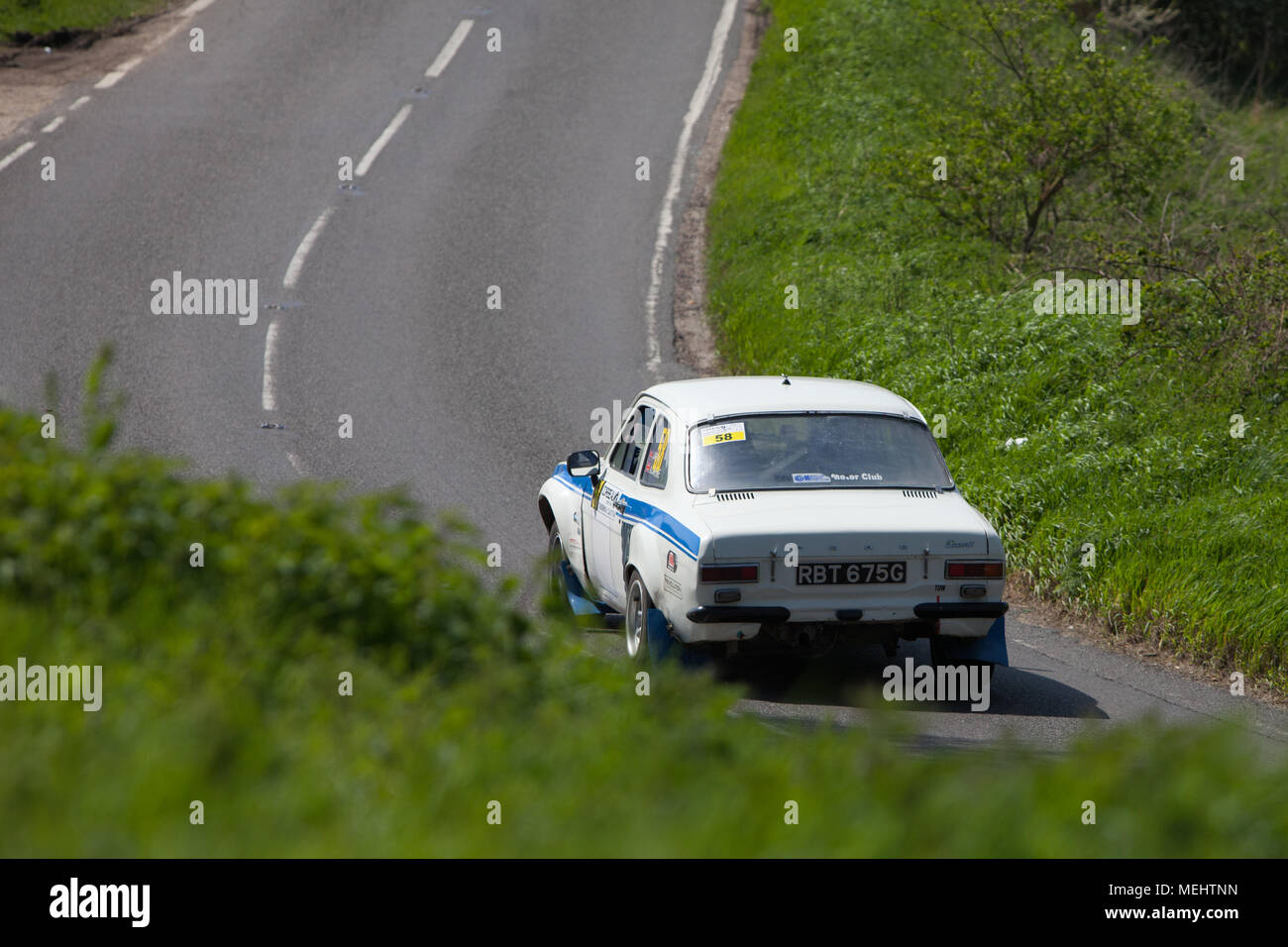 Tendring e Clacton, Inghilterra. Il 22 aprile, 2018. Il primo sempre chiuso Road rally che si terrà in Inghilterra spazia attraverso Tendring, Essex. Il trailblazing Corbeau sedi rally vede 120 concorrenti sfidarsi attraverso cinque fasi speciali. Circa 10.000 spettatori fare il tifo per i piloti. Stephanie Humphries/Alamy Live News Foto Stock