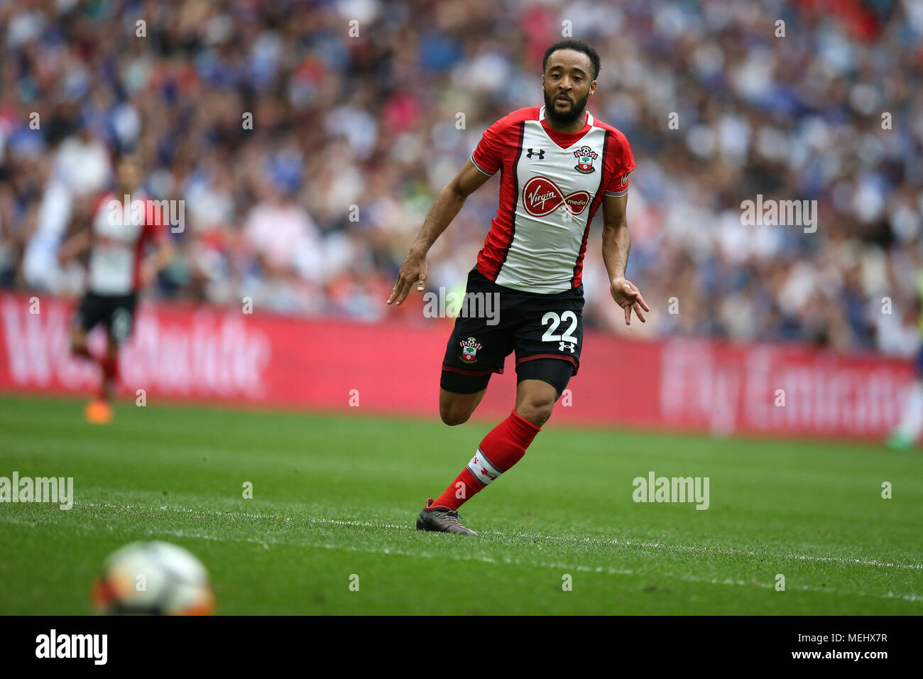 Londra, UK, 22 aprile 2018. Nathan Redmond di Southampton in azione.La Emirates FA Cup semi final match, Chelsea v Southampton allo Stadio di Wembley a Londra domenica 22 aprile 2018. Questa immagine può essere utilizzata solo per scopi editoriali. Solo uso editoriale, è richiesta una licenza per uso commerciale. Nessun uso in scommesse, giochi o un singolo giocatore/club/league pubblicazioni. pic da Andrew Orchard/Andrew Orchard fotografia sportiva/Alamy Live news Foto Stock