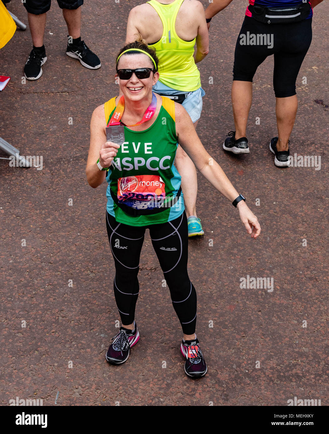 Londra 22 Aprile 2018, la Maratona di Londra, Eve Myles l'Attore Torchwood completa la maratona di Londra. Credit Ian Davidson/Alamy Live News Foto Stock