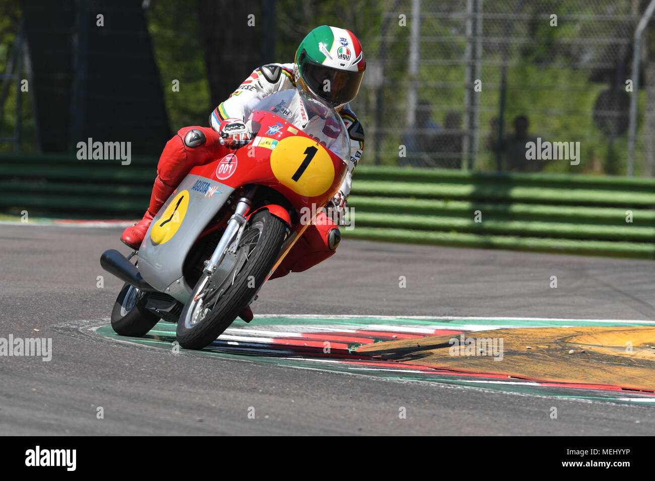 Circuito di Imola, Italia. 21 Aprile 2018: Giacomo Agostini su MV Agusta durante la leggenda del motore Festival 2018 sul circuito di Imola in Italia. Credito: dan74/Alamy Live News Foto Stock