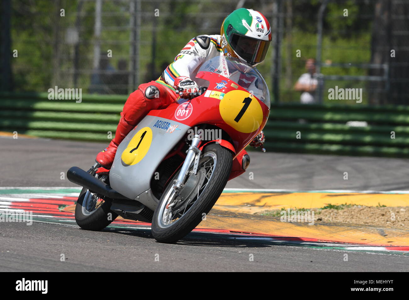 Circuito di Imola, Italia. 21 Aprile 2018: Giacomo Agostini su MV Agusta durante la leggenda del motore Festival 2018 sul circuito di Imola in Italia. Credito: dan74/Alamy Live News Foto Stock