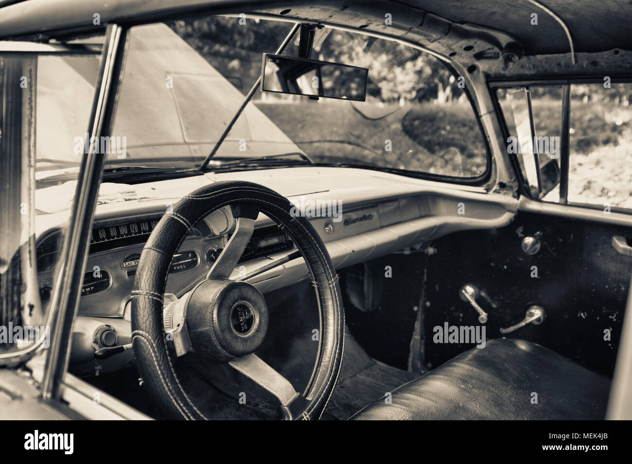L'Avana, Cuba- DEC 12, 2016: in bianco e nero il tono della vecchia vettura americana interno in Havana Foto Stock