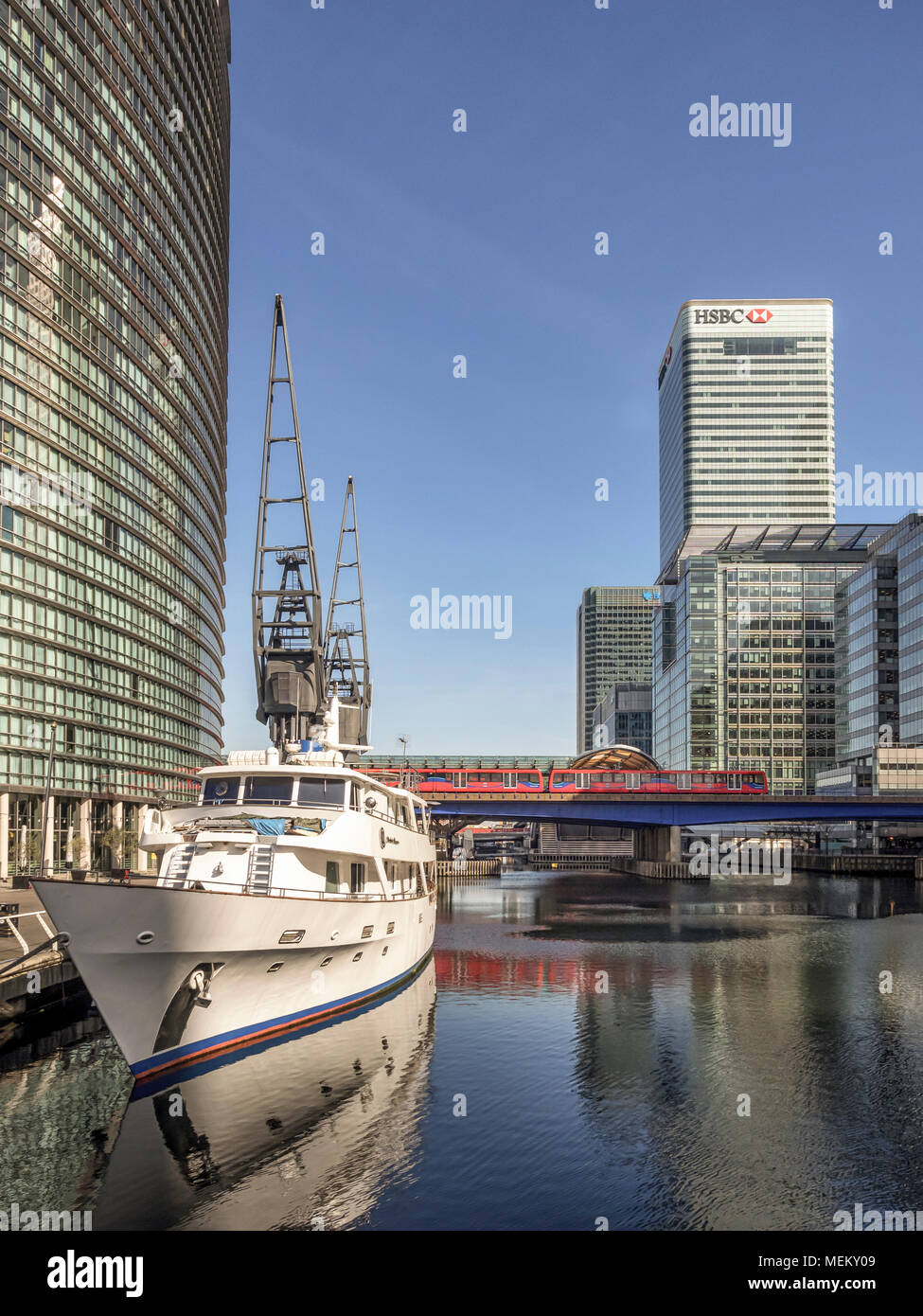 LONDRA, Regno Unito - 05 APRILE 2018: L'evento Absolute Pleasure e alloggio Yacht ormeggiato nel molo West India Quay vicino a Canary Wharf Foto Stock