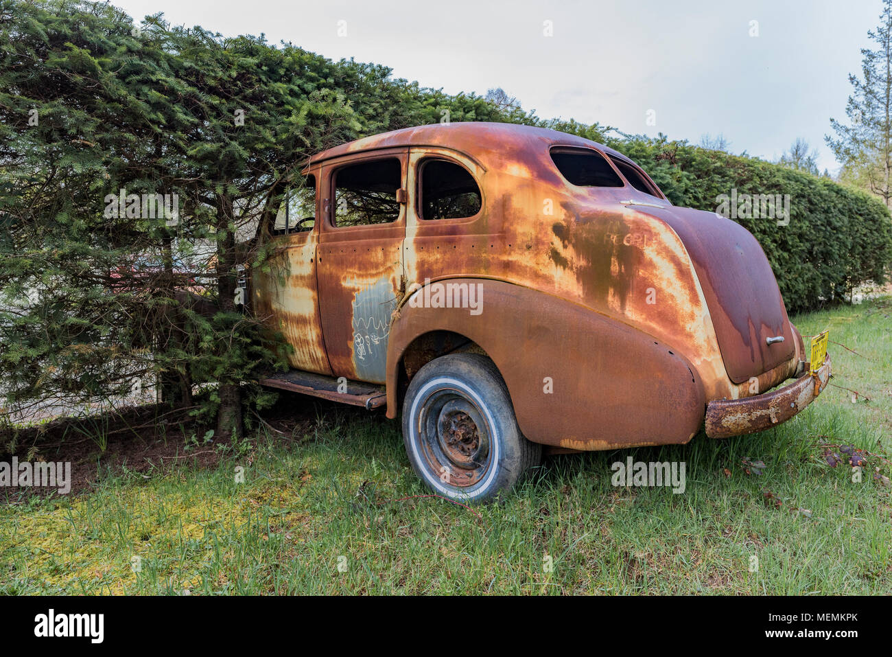 Vecchia automobile arrugginita Foto Stock