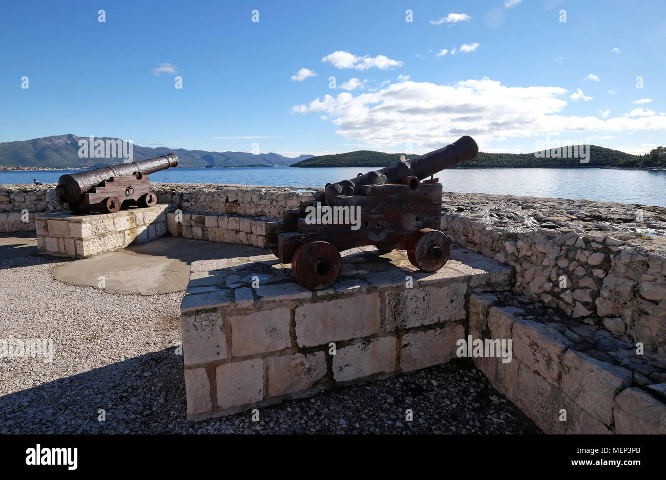 Il vecchio cannone alla vecchia fortezza nella città medievale di Korcula. Foto Stock