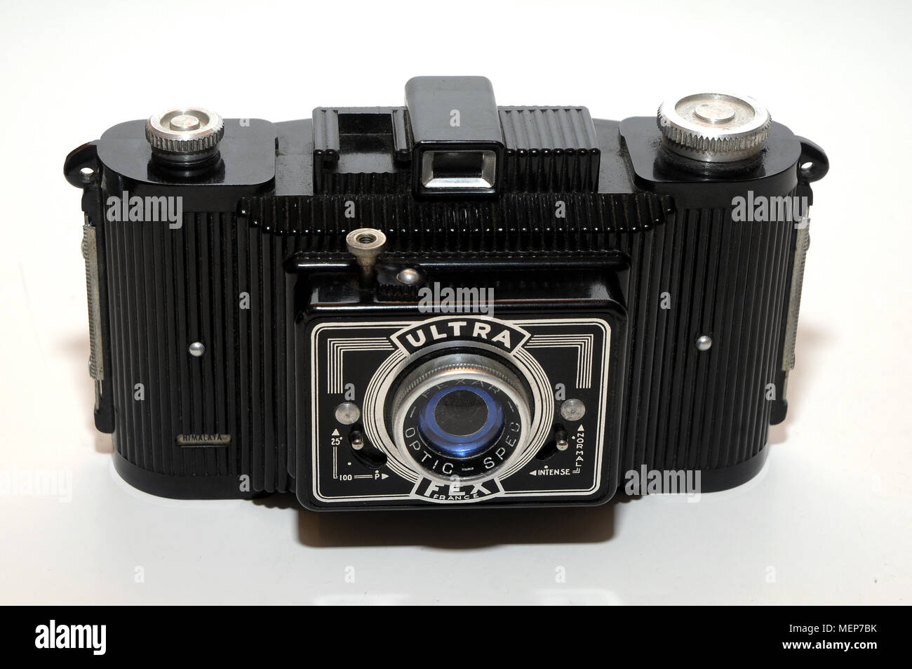 L'Ultra Fex è una bachelite nera fotocamera realizzata in Francia da Fex/Indo, circa 1946-66. Essa produce 6x9cm le immagini sulla pellicola 120. Foto Stock