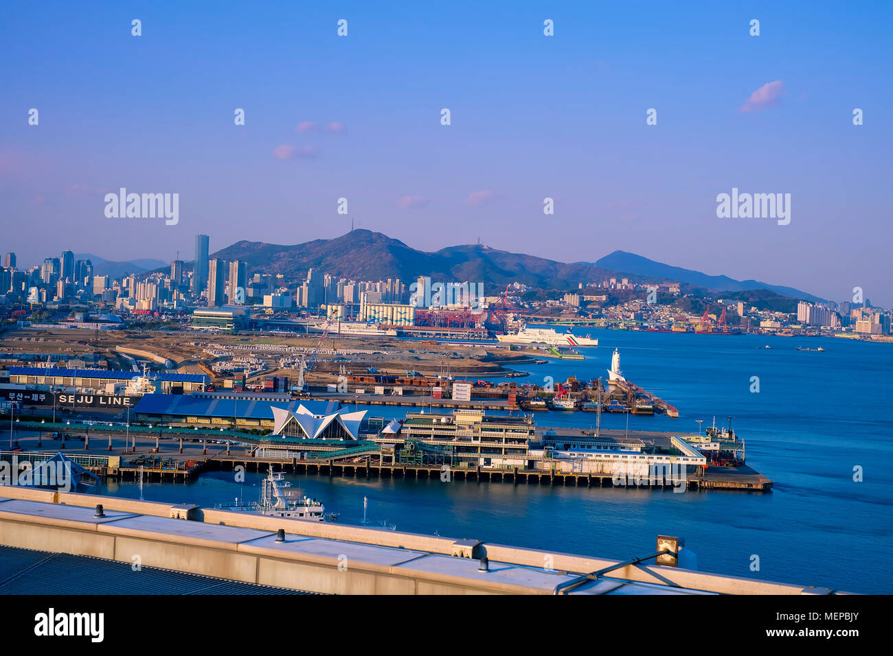 Vista aerea del porto di Busan, Corea del Sud Foto stock - Alamy
