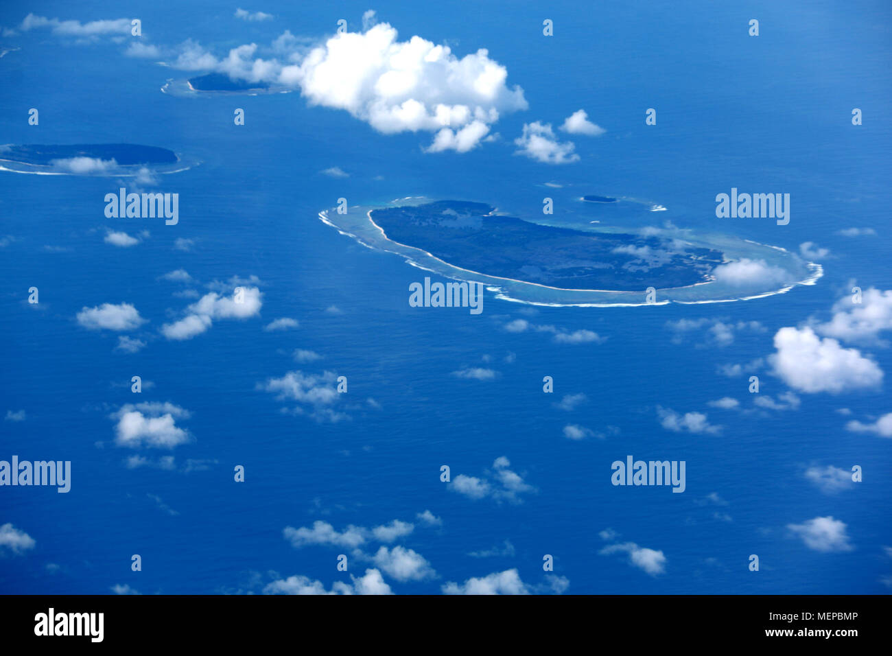 Sorvolo un arcipelago indonesiano nel mare di Giava vicino a Borneo Foto Stock