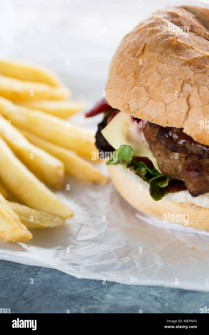 Bistecca hamburger e hot chips Foto Stock