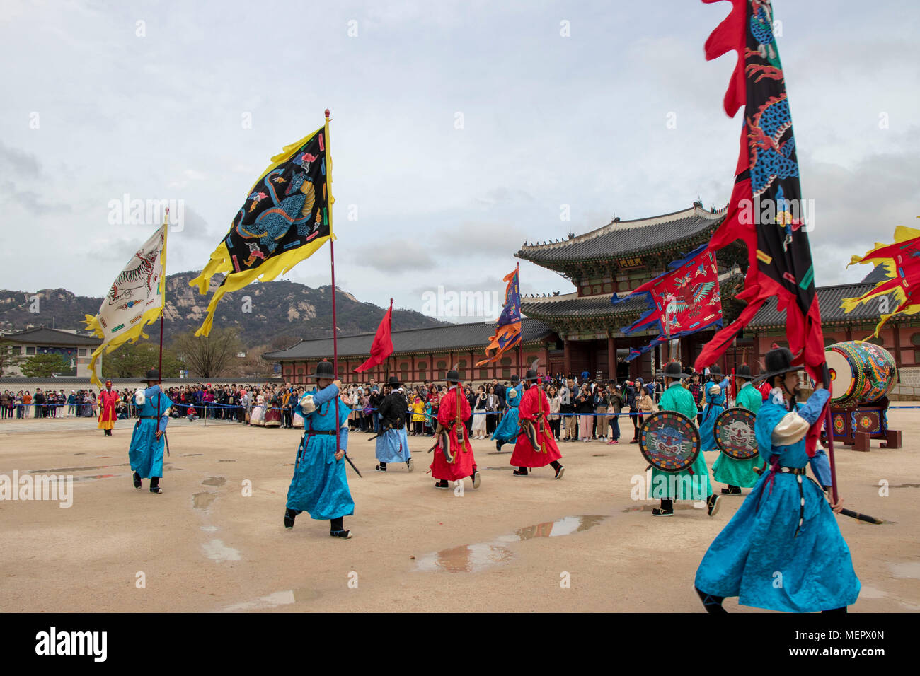 Seoul, Corea del Sud - Cambio della guardia reale cerimonia al Palazzo Gyeongbokgung Foto Stock