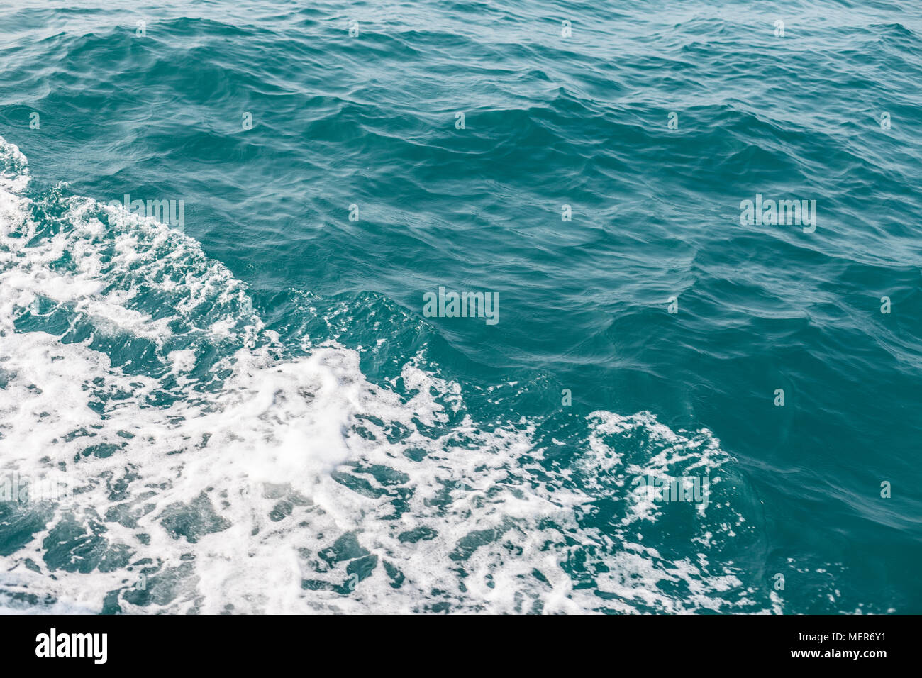 Sea Wave vicino fino a basso angolo di visione Foto Stock