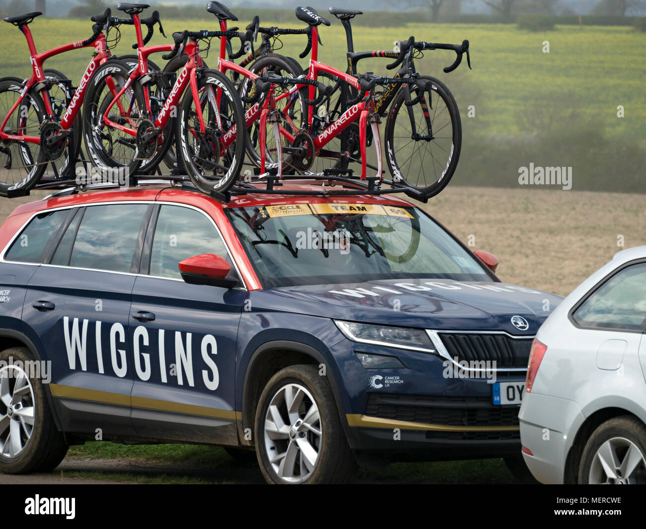 Team vincente Wiggins cycle race il supporto auto con cicli di ricambio durante 2018 International CiCLE classica gara, Melton Mowbray, Leicestershire, Regno Unito Foto Stock