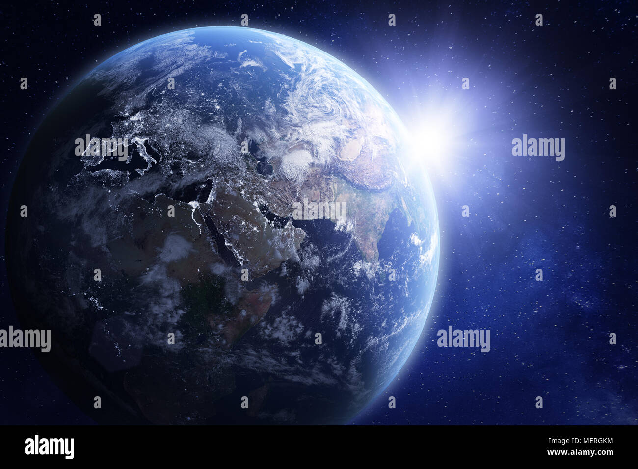 3D render del pianeta terra visto dallo spazio, con le luci della notte in Europa e il sorgere del sole in Asia. Tonalità di blu di trattamento. Elementi dalla NASA Foto Stock