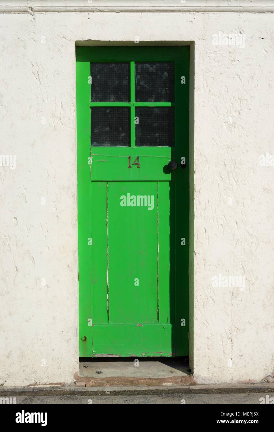 Green doored cabine in North Berwick Foto Stock