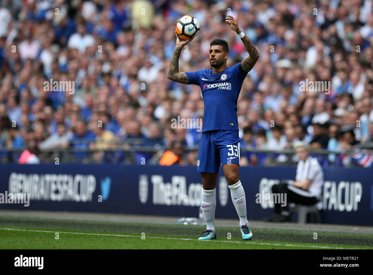 Londra, Regno Unito. 22 apr, 2018. Emerson Palmieri del Chelsea in azione. La Emirates FA Cup semi final match, Chelsea v Southampton allo Stadio di Wembley a Londra domenica 22 aprile 2018. Questa immagine può essere utilizzata solo per scopi editoriali. Solo uso editoriale, è richiesta una licenza per uso commerciale. Nessun uso in scommesse, giochi o un singolo giocatore/club/league pubblicazioni. pic da Andrew Orchard/Andrew Orchard fotografia sportiva/Alamy Live news Foto Stock
