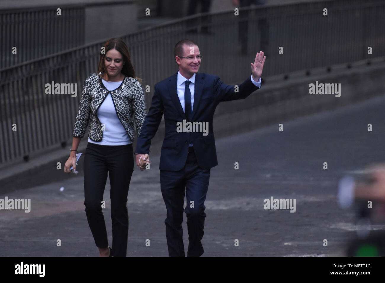 Candidato per il Messico del presidente del PAN partito politico Ricardo Anaya assiste il primo dibattito di candidati per il Messico di elezioni presidenziali svoltosi a Palazzo delle Miniere. Foto Stock
