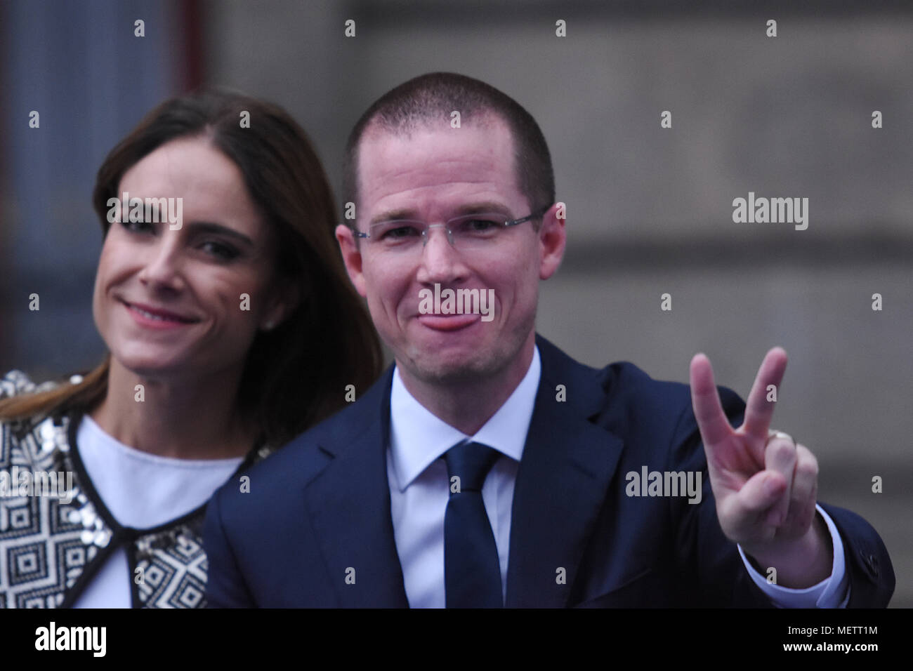 Candidato per il Messico del presidente del PAN partito politico Ricardo Anaya assiste il primo dibattito di candidati per il Messico di elezioni presidenziali svoltosi a Palazzo delle Miniere. Foto Stock