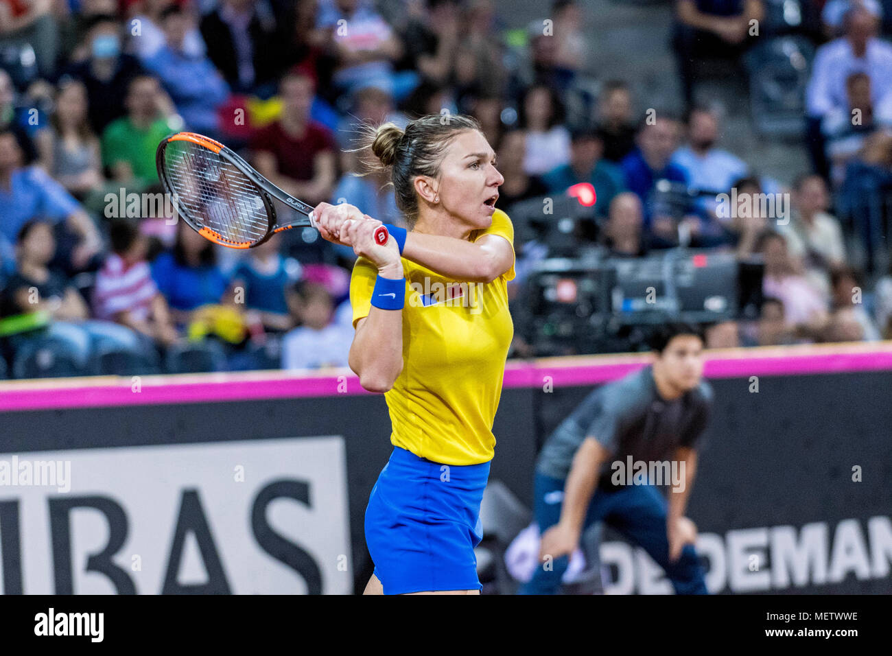 Aprile 22, 2018: Simona Halep (ROU) durante la Fed Cup by BNP 2018 gioco tra la Romania e la Svizzera presso la Sala Polivalenta, Cluj-Napoca, Romania ROU. Copyright: Cronos/Catalin Soare Foto Stock