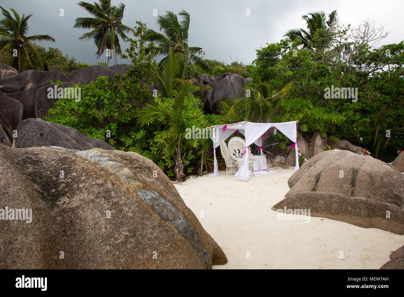 Seychelles - La Digue spiaggia rocciosa di Grand Anse, set di nozze Foto Stock
