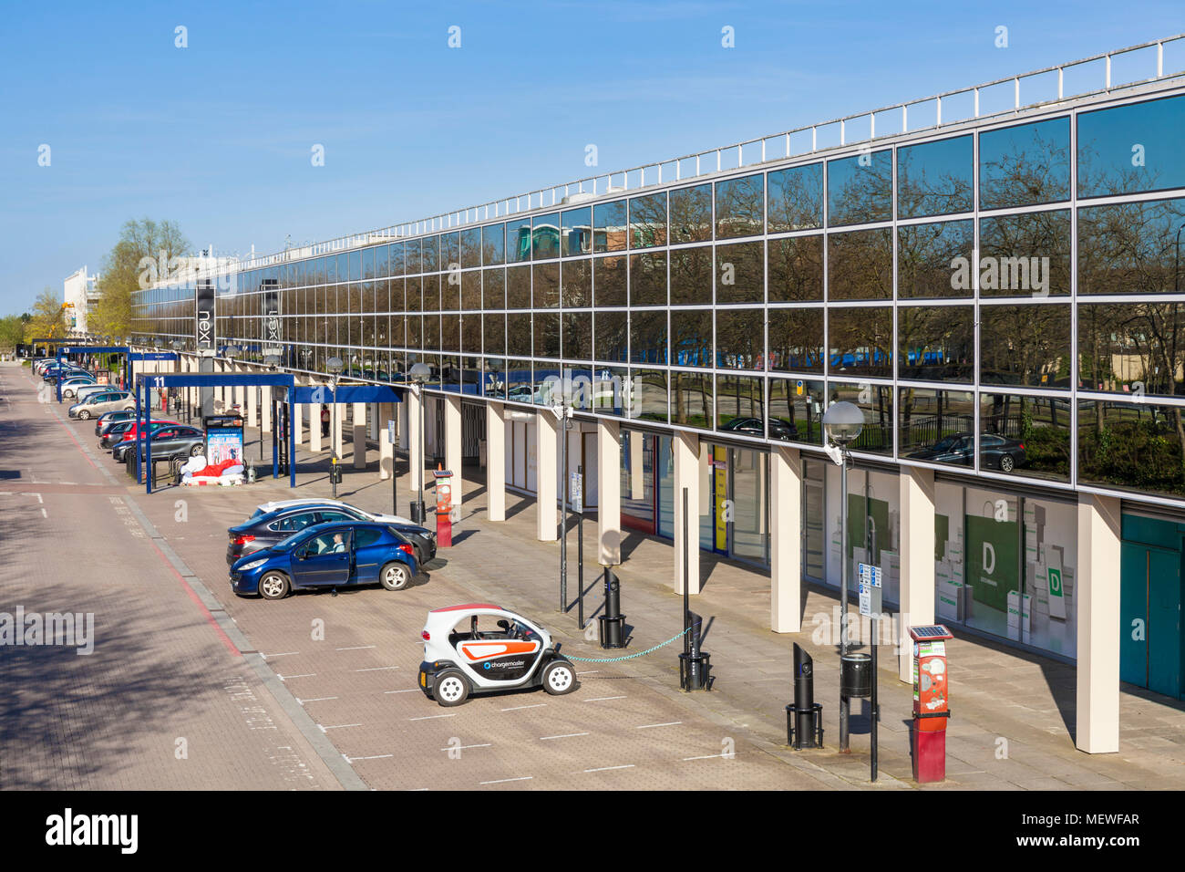 Milton Keynes Inghilterra parcheggio auto al di fuori del centro di MK shopping center central milton keynes buckinghamshire Inghilterra gb uk europa Foto Stock