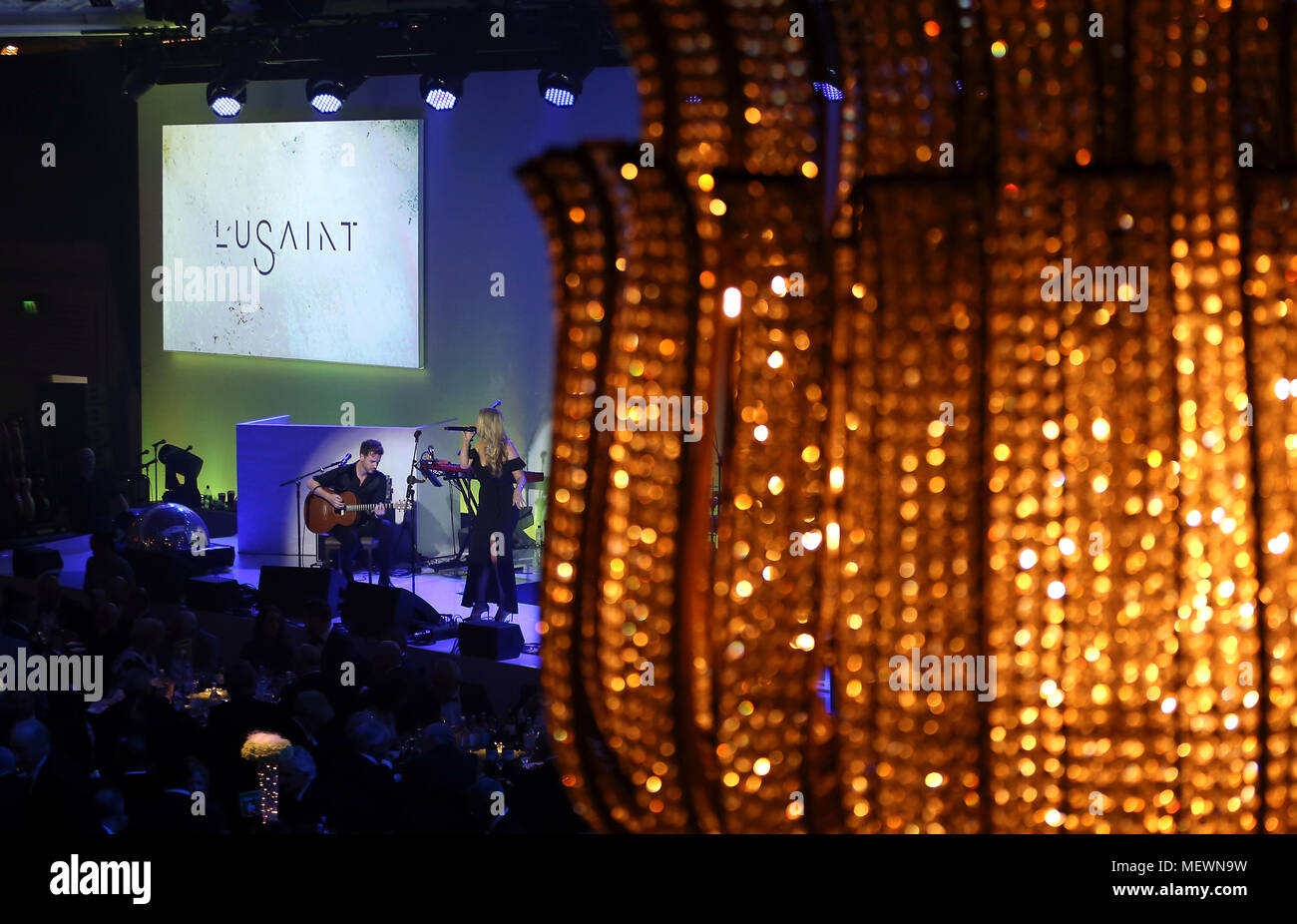 Lusaint esegue sul palco durante i 2018 premi PFA al Grosvenor House Hotel di Londra. Stampa foto di associazione. Picture Data: domenica 22 aprile, 2018. Vedere PA storia SOCCER PFA. Foto di credito dovrebbe leggere: Steven Paston/PA FILO Foto Stock