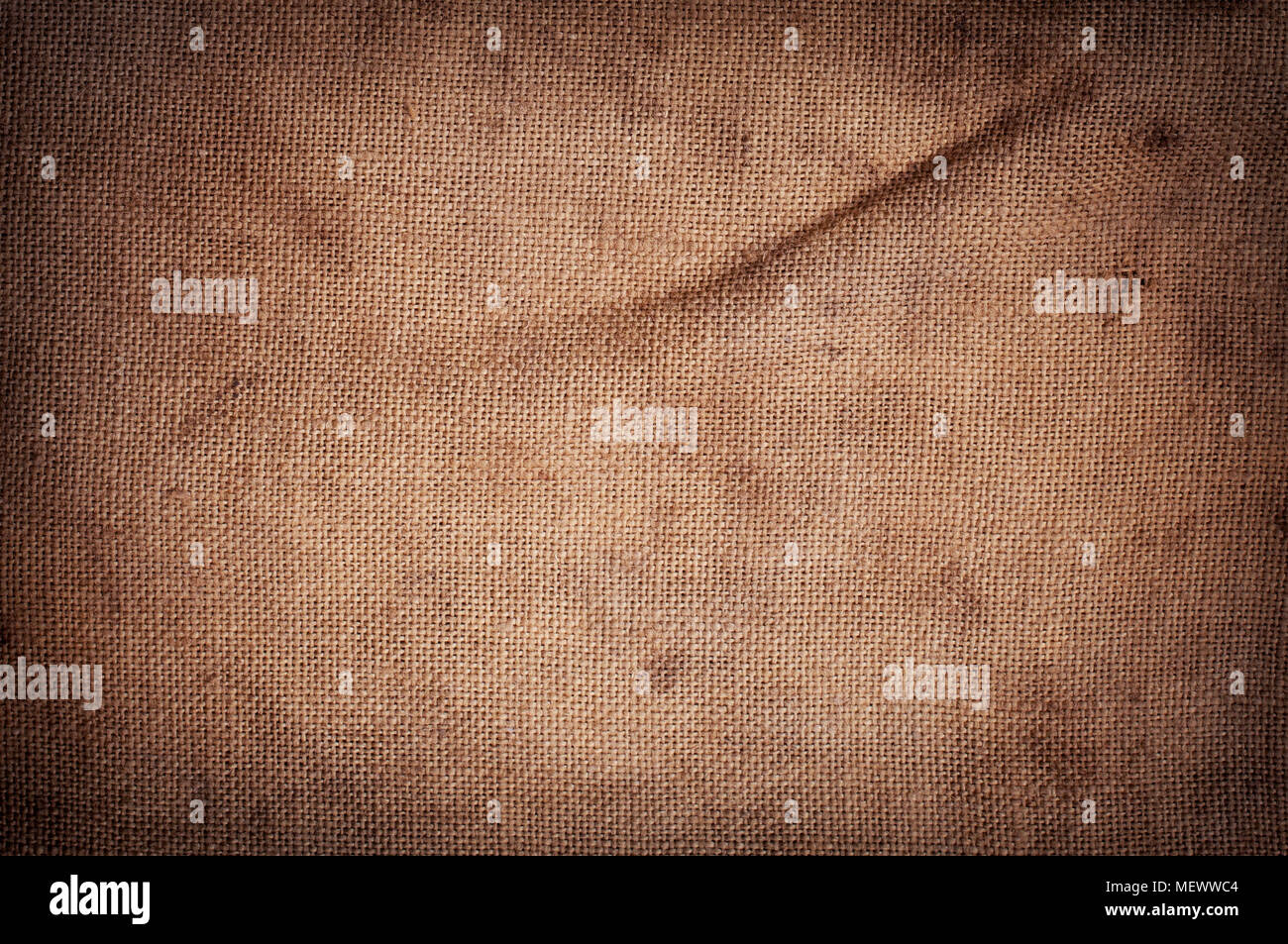 Vecchio colorato marrone creasy orizzontale di tela ruvida consistenza. Foto Stock