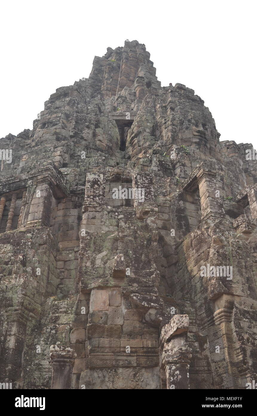 Una faccia di pietra sul tempio Bayon Angkor Wat Siem Reap Cambogia Asia Foto Stock