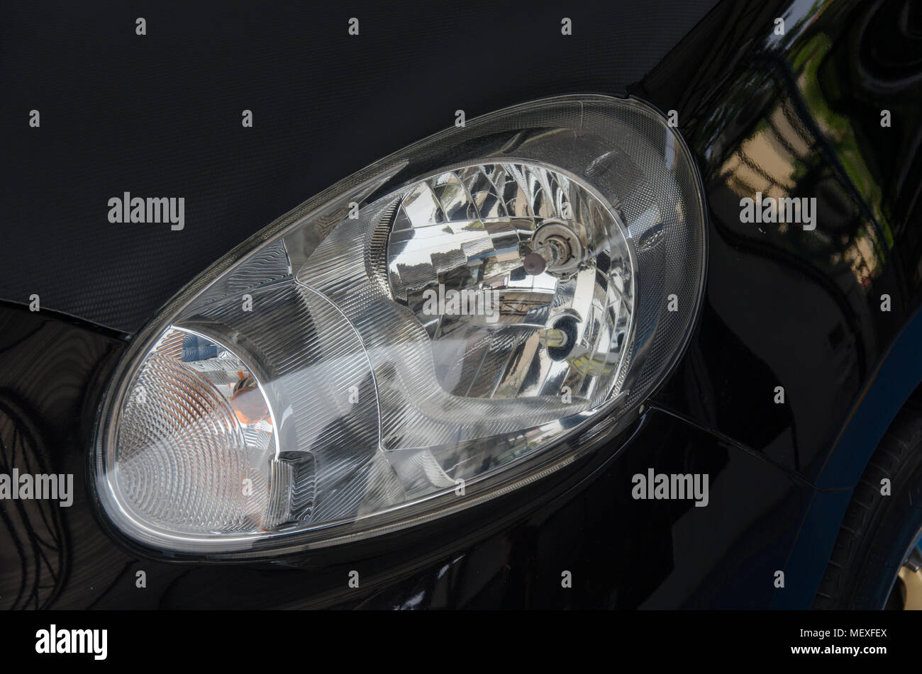 Lampada faro fornt vettura di nuova automobile Foto Stock