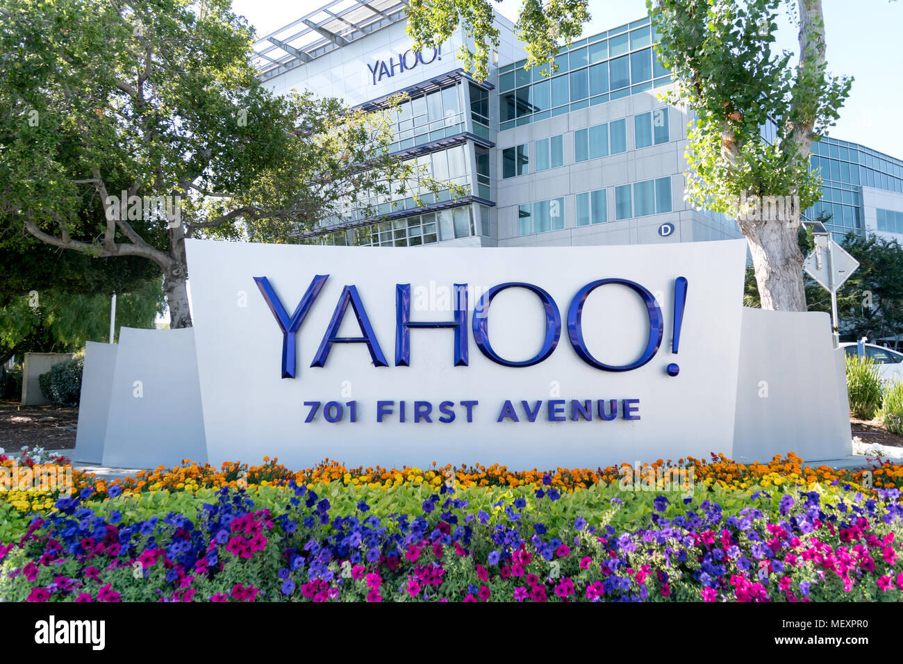 SUNNyVALE, CA/USA - Luglio 29, 2017: Yahoo Corporate Headquarters e segno. Yahoo! È un provider di servizi web è interamente di proprietà di Verizon Communications. Foto Stock
