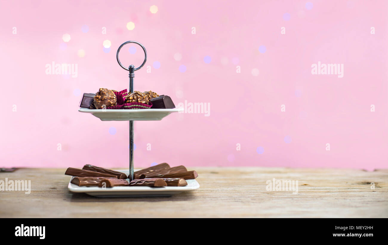 Il cioccolato sulla torta stand - spazio copia Foto Stock