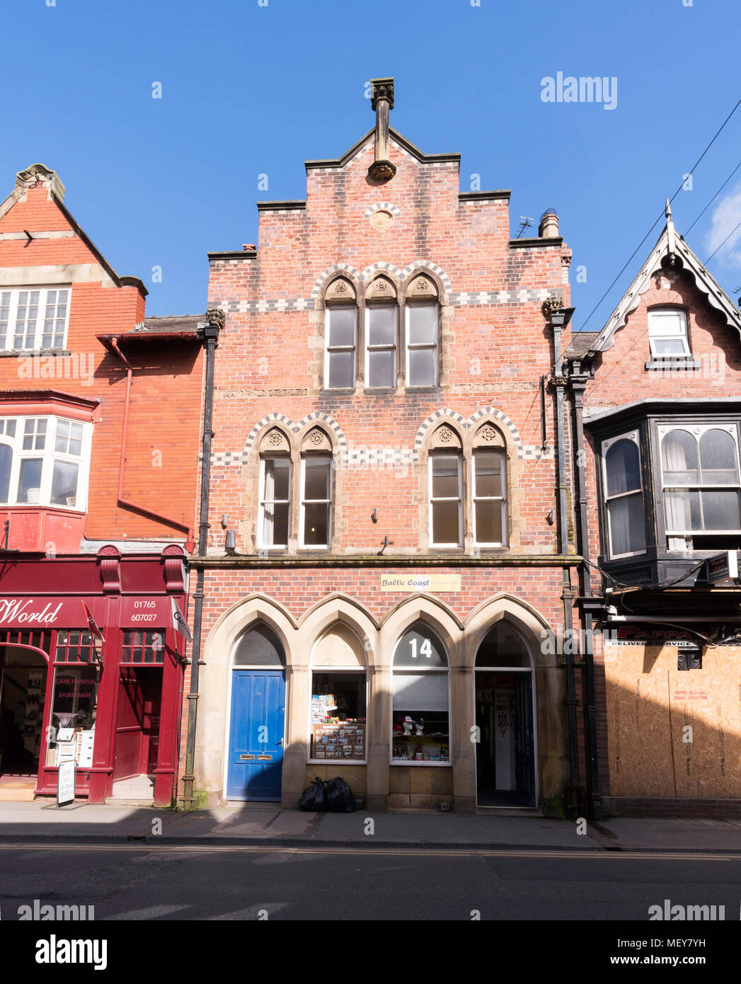 14 North Street, un insolito del XIX secolo edificio elencato, Ripon, North Yorkshire, Inghilterra, Regno Unito Foto Stock