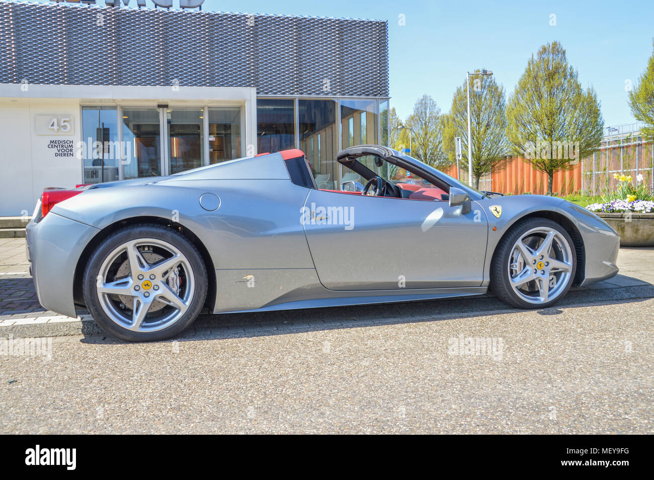 In prossimità di una Ferrari a Amsterdam Paesi Bassi Foto Stock