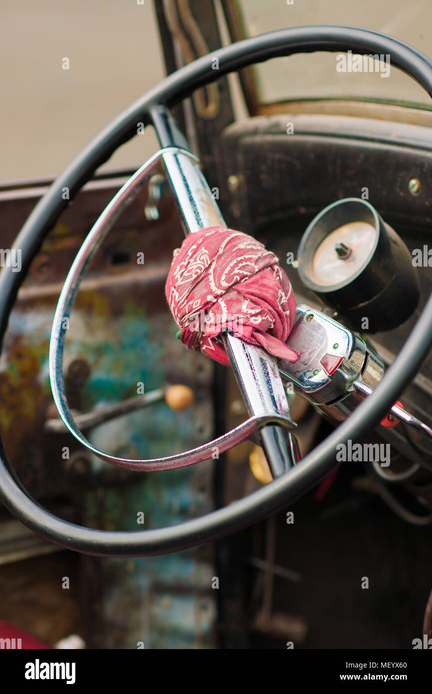 Vintage hotrod volante e sul cruscotto Foto Stock