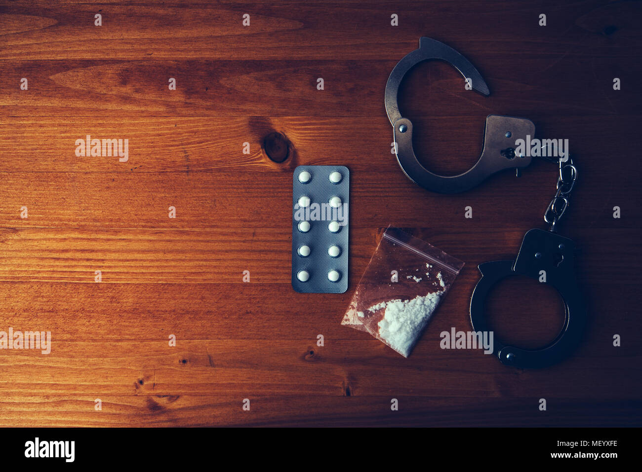 In materia di lotta contro la droga la polizia arresta concetto, vista dall'alto Foto Stock