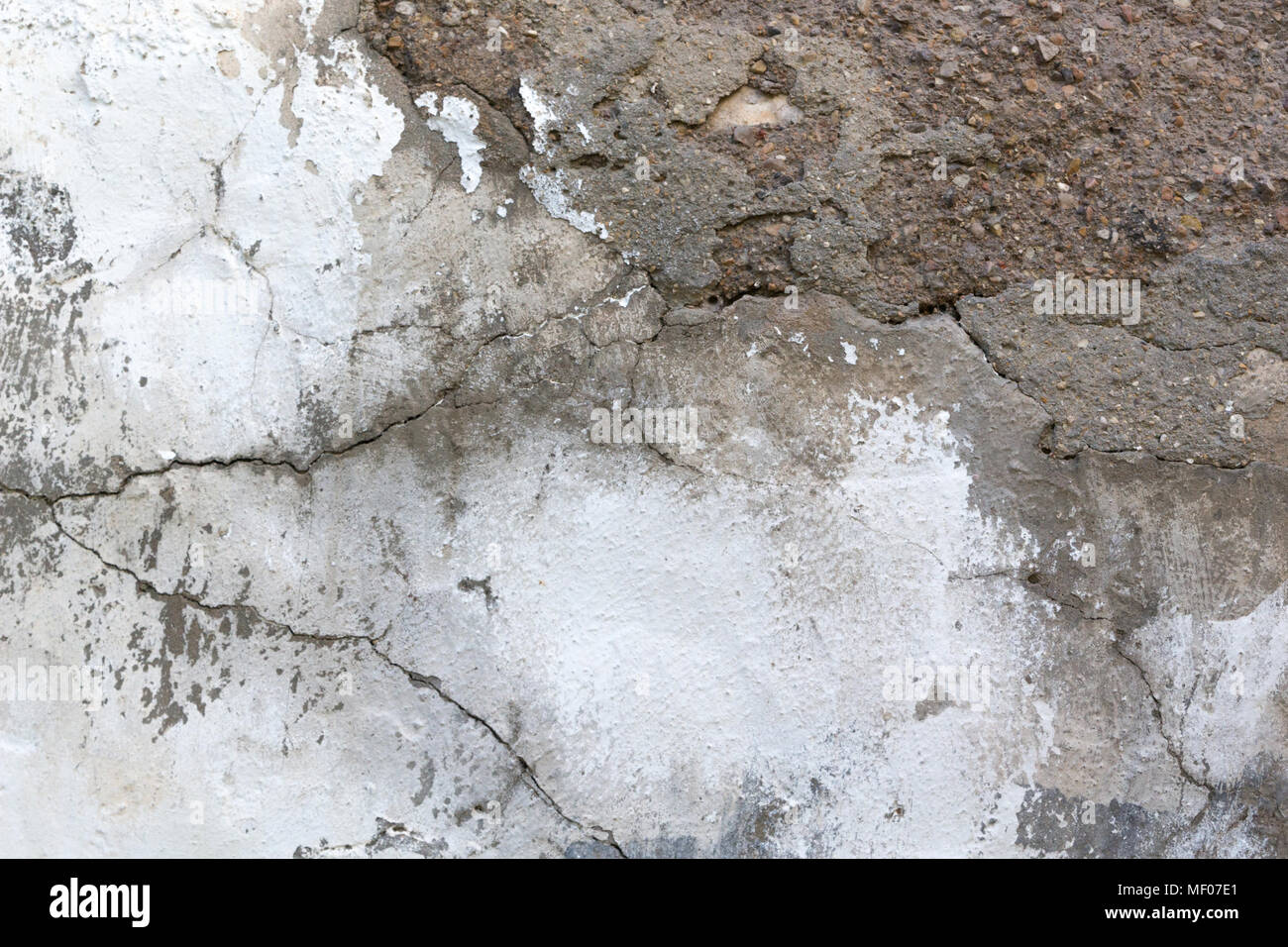 Vecchio bianco gesso grunge parete con struttura incrinato texture di sfondo Foto Stock