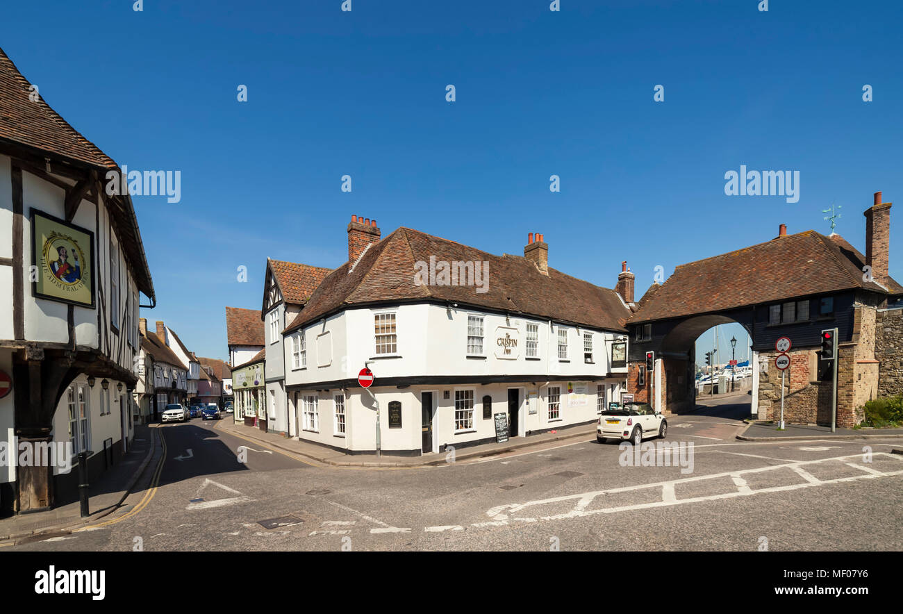 High Street, Sandwich Kent, con toll gate. Foto Stock