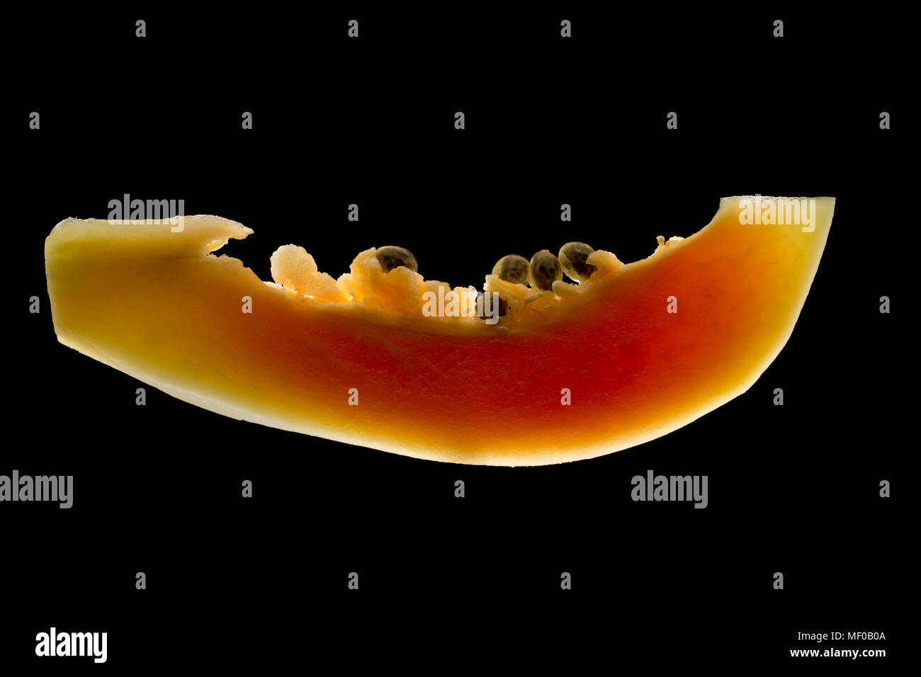 Una papaia, Cerica papaia, acquistato da un supermercato in Inghilterra UK GB. La Papaya è originaria dell'America del Sud ed è anche noto come una papaia. Foto Stock