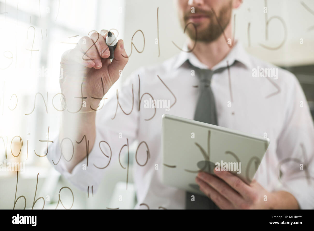 Utilizzando il linguaggio di programmazione Foto Stock