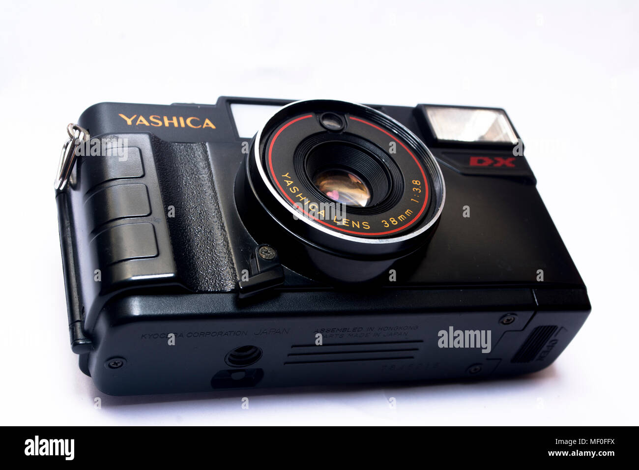 Yashica telecamera analogica in sfondo bianco Foto Stock Yashica telecamera analogica in sfondo bianco Foto Stock