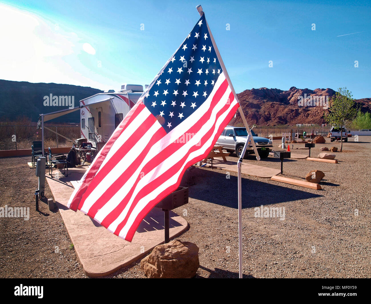 Andando verso ovest, tto Moab Utah, per il Parco Nazionale di Arches. Molti camp o utilizzare case mobili per avvicinarsi alla natura. Molti trovano questo è un ottimo modo per fare amicizia con altri viaggiatori. dando loro la libertà e la mobilità Foto Stock