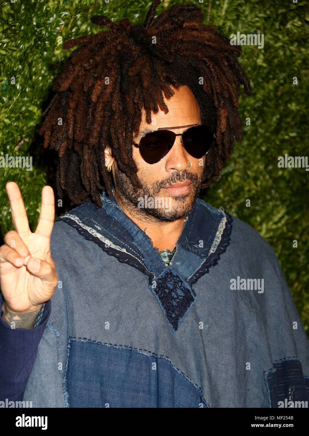 La città di New York, New York, Stati Uniti d'America. 23 apr, 2018. Musicista LENNY KRAVITZ assiste il Chanel Tribeca Film Festival Artisti la cena tenutasi a Balthazar. Credito: Nancy Kaszerman/ZUMA filo/Alamy Live News Foto Stock